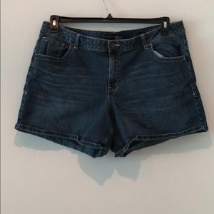 Venezia Jean shorts size 22